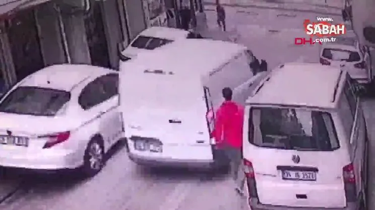 Zeytinburnu'nda tramvayla panelvan araç çarpıştı
