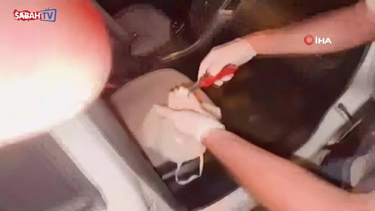 Gaziantep’te 8 buçuk kilo uyuşturucu ele geçirildi: 3 gözaltı | Video videosunu izle Gaziantep’te 8 buçuk kilo uyuşturucu ele geçirildi: 3 gözaltı | Video videosunu izle