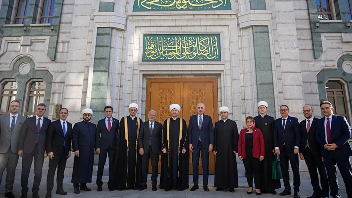 TBMM Başkanı Kurtulmuş'tan Moskova Merkez Camii'ne ziyaret