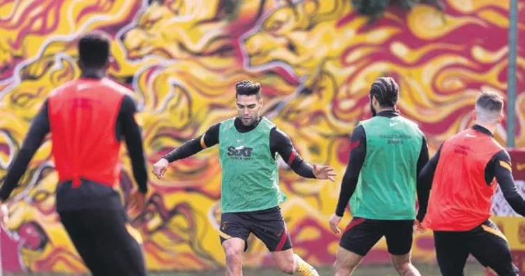 Radamel Falcao sürpriz yaptı!