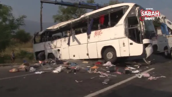 Bariyerleri yıkıp karşı şeride geçen tır otobüse çarptı: 6 ölü, 43 yaralı | Video