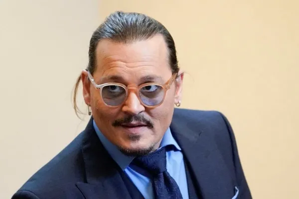 johnny-depp-yillar-tekrar-korsan-oldu-ardindaki-neden-icleri-isitti-1727867259392.jpg