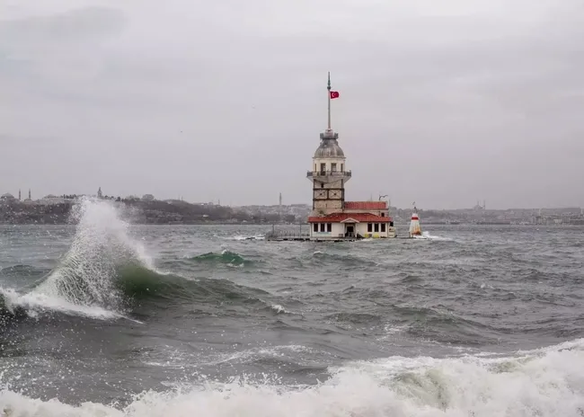 son-dakika-meteoroloji-uyardi-9-ilde-firtina-alarmi-istanbul-icin-saat-verildi-1763446139149.jpg