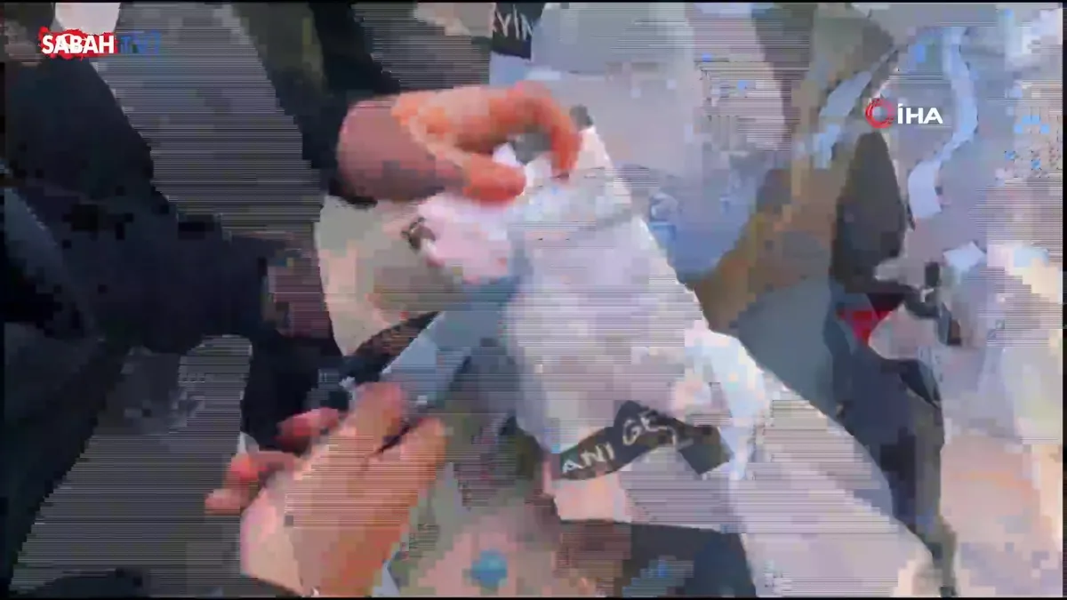 Şırnak’ta 590 milyon liralık kaçak altın ve döviz olayında 4 kişi tutuklandı | Video videosunu izle Şırnak’ta 590 milyon liralık kaçak altın ve döviz olayında 4 kişi tutuklandı | Video videosunu izle