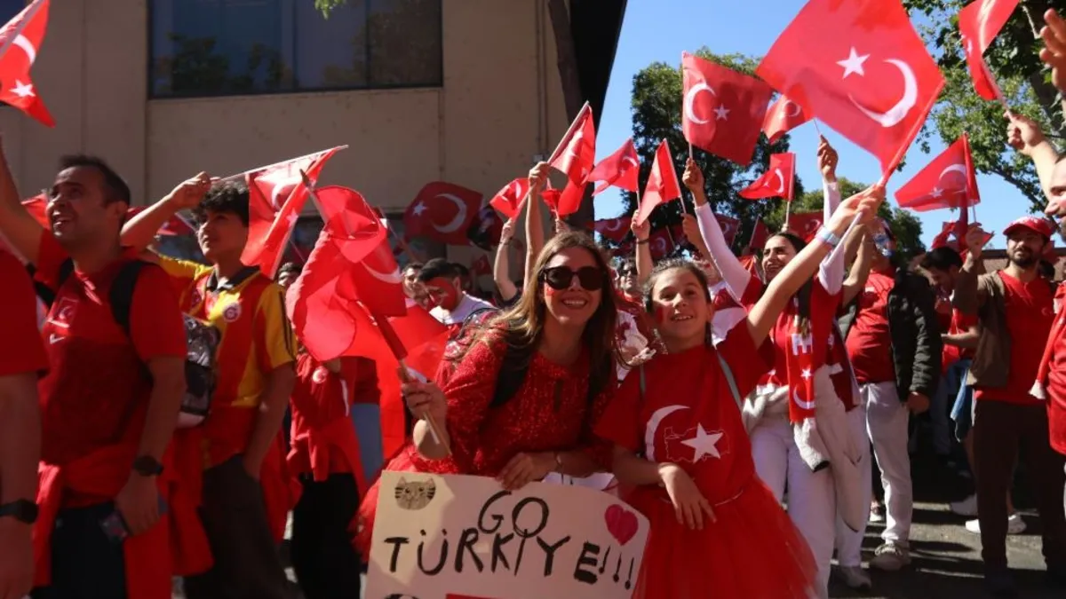 A Milli Futbol Takımı taraftarları San Francisco'da milli maç heyecanı yaşıyor.