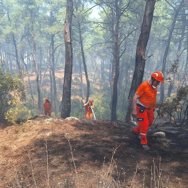 antalyada-cikan-orman-yanginina-karadan-ve-havadan-mudahale-ediliyor-1720186079012.jpg