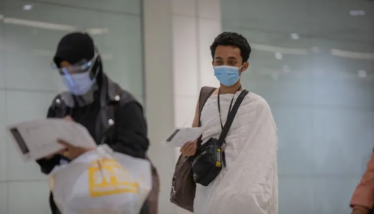 Yurt dışından gelen ilk umre grubu Suudi Arabistan'a ulaştı