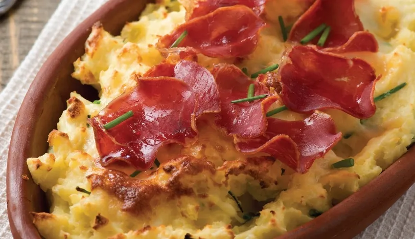 Güveçte pastırmalı patates Tarifi Et Yemekleri Sofra