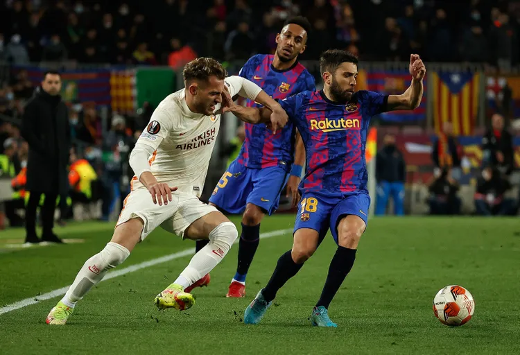 son-dakika-barcelona-galatasaray-maci-sonrasi-gonderme-camp-nouda-tarih-yazdilar-1646981768351.jpg