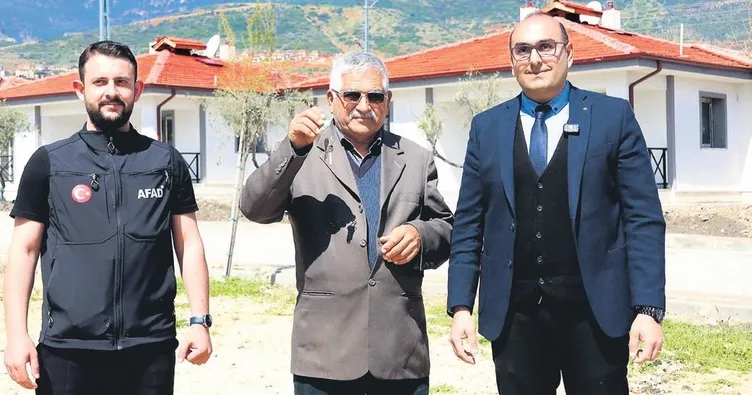 Hatay’da 28 aile yeni evine kavuştu