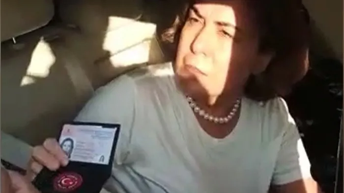 son-dakika-senaryo-chpde-yazildi-ak-partili-vekilin-aracinin-durdurulmasindan-siyasi-operasyon-cikti-1659844683643.jpg
