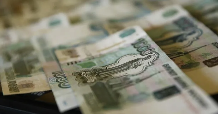 Rusya’nın bütçe fazlası 2 trilyon rubleye yaklaştı