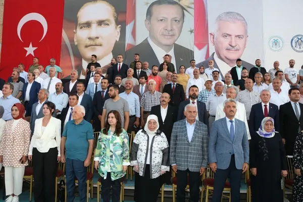 binali-yildirim-yasam-merkezinin-temel-atma-torenine-katildi-1661622355122.jpeg
