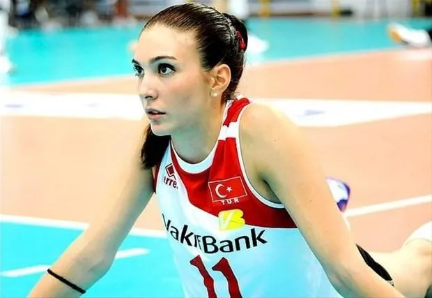 Güzellikleriyle de dikkat çeken Türk kadın sporcular