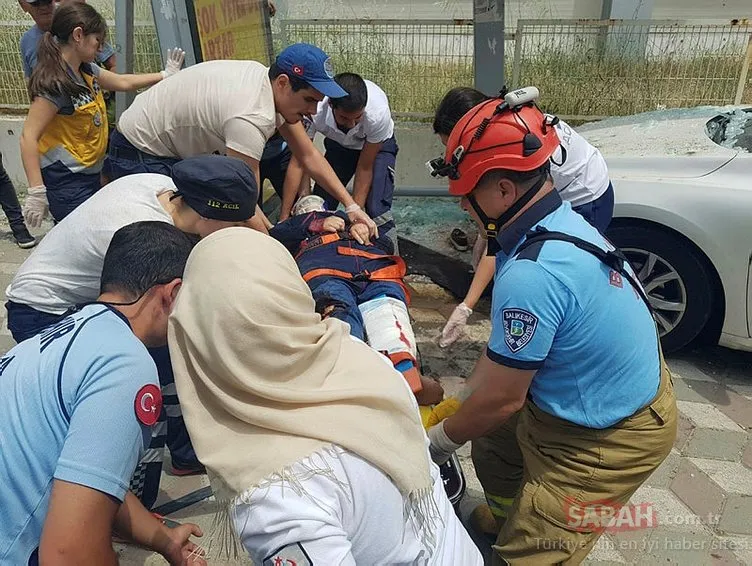 Balıkesir’de lastiği patlayan TIR köprüden düştü