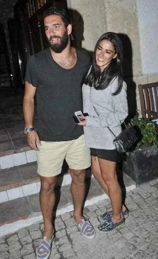 Arda Turan ve sevgilisinin aşk tatili