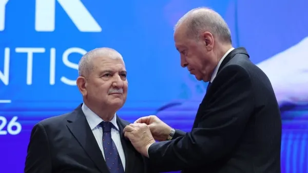 ak-partide-hizmete-rozet-1792529541465.jpeg