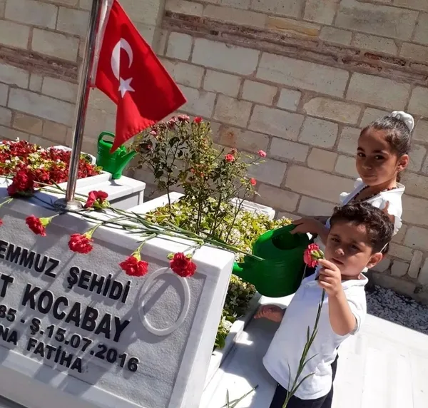 bicakla-tanki-durdurmaya-calisirken-sehit-oldu-sehidin-agabeyi-bir-olur-bin-diriliriz-1784120545060.jpg