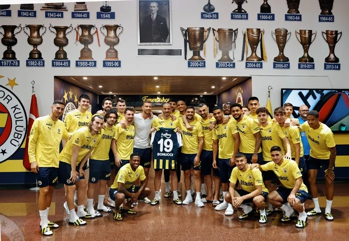 son-dakika-haberi-fenerbahcede-leonardo-bonucci-futbolu-birakma-karari-aldi-yarin-son-savasimizi-verecegiz-1716658914600.jpeg