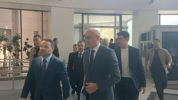 adalet-bakani-akin-gurlekten-bakirkoy-adliyesine-ziyaret-suc-orgutleriyle-mucadelede-kararlilik-mesaji-1783689632348.jpg