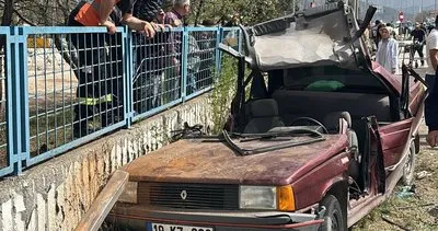 Demir levhalara çarpan aracın tavanı ayrıldı: 5 yaralı #amasya