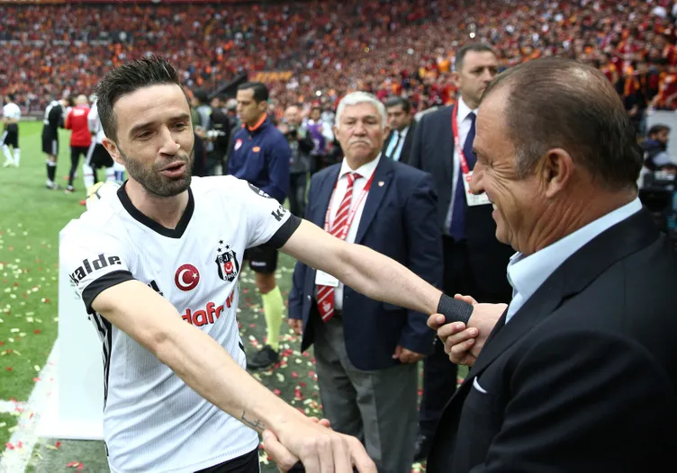 Beşiktaş'ta sürpriz ayrılık! Gökhan Gönül...