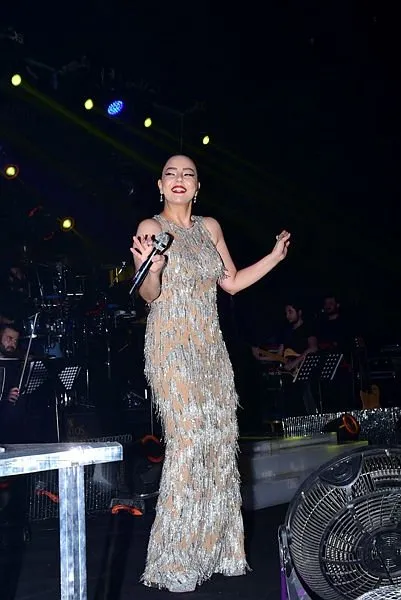Şarkıcı Ebru Gündeş’in makyajsız fotoğrafına yorum yağdı