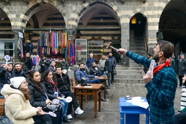 kitap-mezadi-tarihi-hasanpasa-haninda-yapildi-1703504509150.jpg
