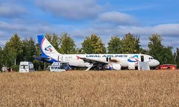 Rusya’da yolcu uçağı tarlaya acil iniş yaptı