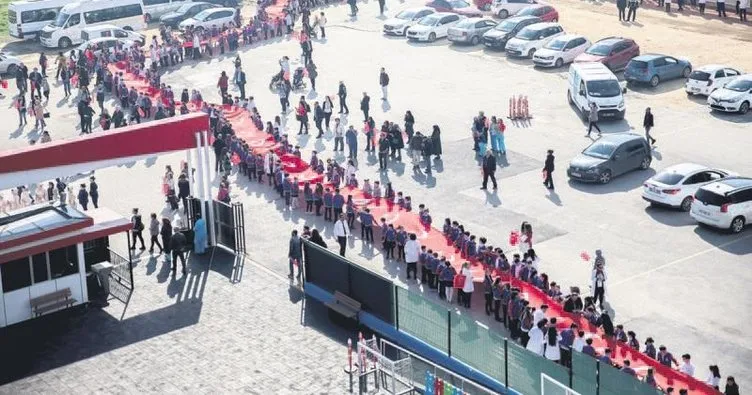 400 metrelik Türk bayrağıyla yürüdüler