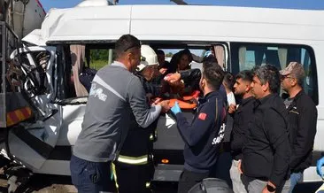 Antalya'da feci kaza! Tur minibüsü tankerine çarptı: 5'i turist 6 yaralı... #antalya