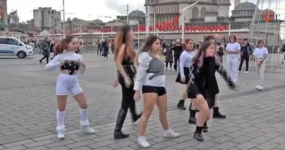 İstanbul Taksim’de gençlerden şaşırtan dans gösterisi!