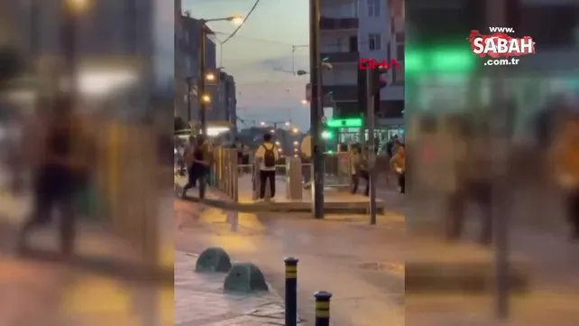 İstanbul Zeytinburnu'nda lise öğrencileri arasında bıçaklı kavga! O anlar kamerada! | Video