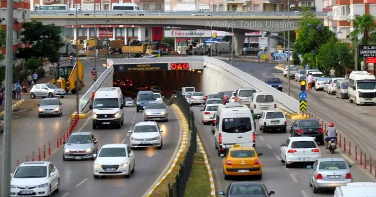 Antalya’da, trafiğe kayıtlı araç sayısı 1 milyonu geçti