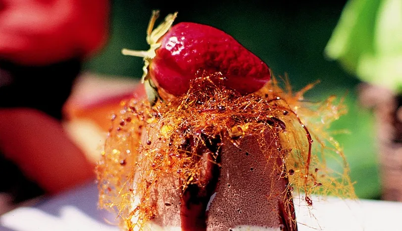 Duvaklı Çikolatalı ve Fıstıklı Parfe