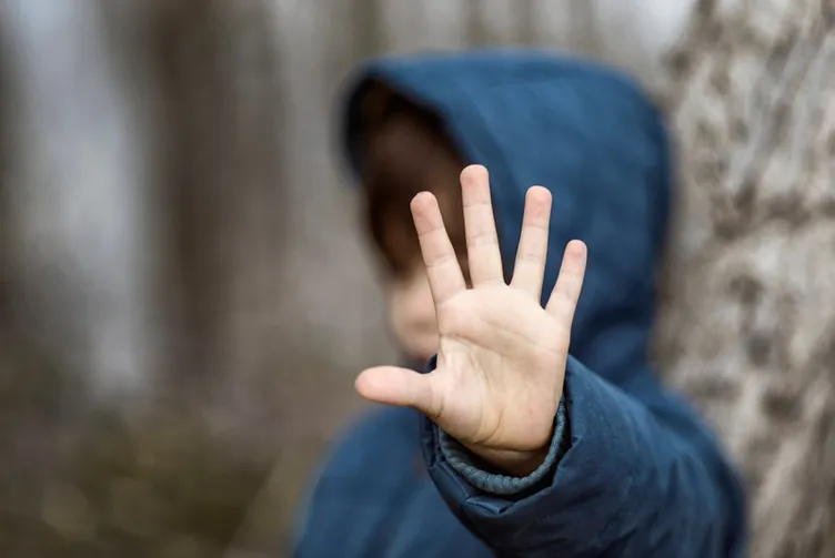 SON DAKİKA... İstanbul’da 7 yaşındaki çocuğa demir çubuklu dayak: Oğlun çok ağlıyor okula gel!