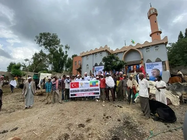 ak-partinin-kurban-seferberligi-8-yilinda-binlerce-aileye-umut-olacak-ankaradan-etiyopyaya-uzanan-yardim-eli-1777708967075.jpg AK Parti'nin kurban seferberliği 8. yılında, binlerce aileye umut olacak: Ankara'dan Etiyopya'ya uzanan yardım eli