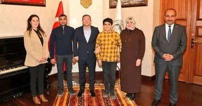 Kars Valisi Polat, Türkiye birincisi öğrenci ve ailesini makamında ağırladı #kars