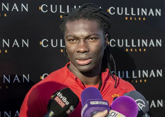 son-dakika-galatasaray-haberleri-bafetimbi-gomis-futbolu-birakacagini-yalanladi-1677323521309.jpeg