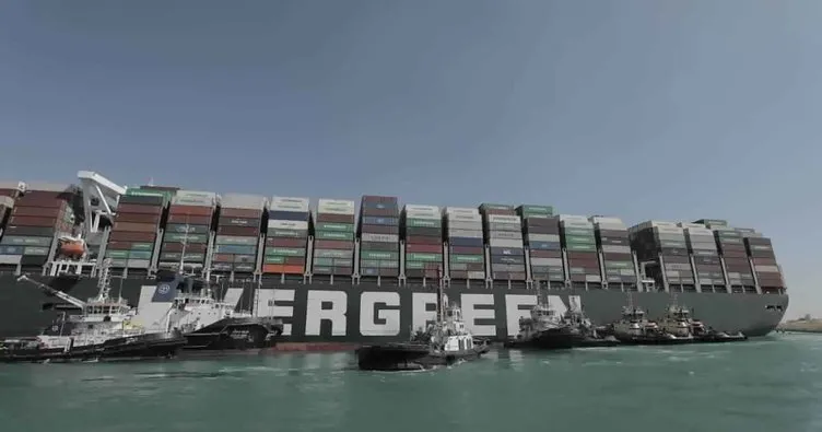 Süveyş krizi devam ediyor! Yüzlerce gemi kanalın açılmasını bekliyor