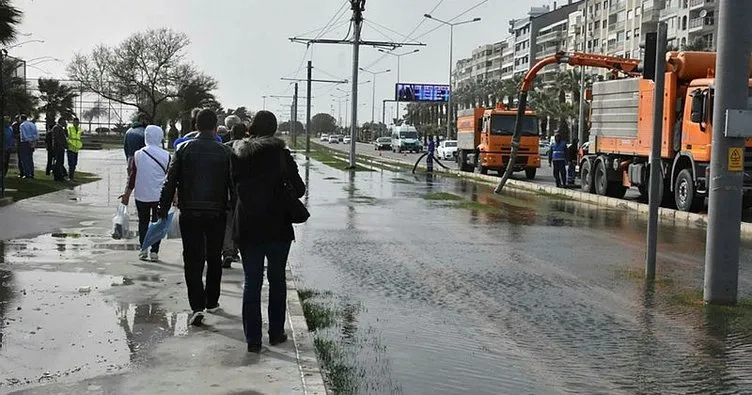 Son dakika: İzmir fırtınaya teslim oldu!