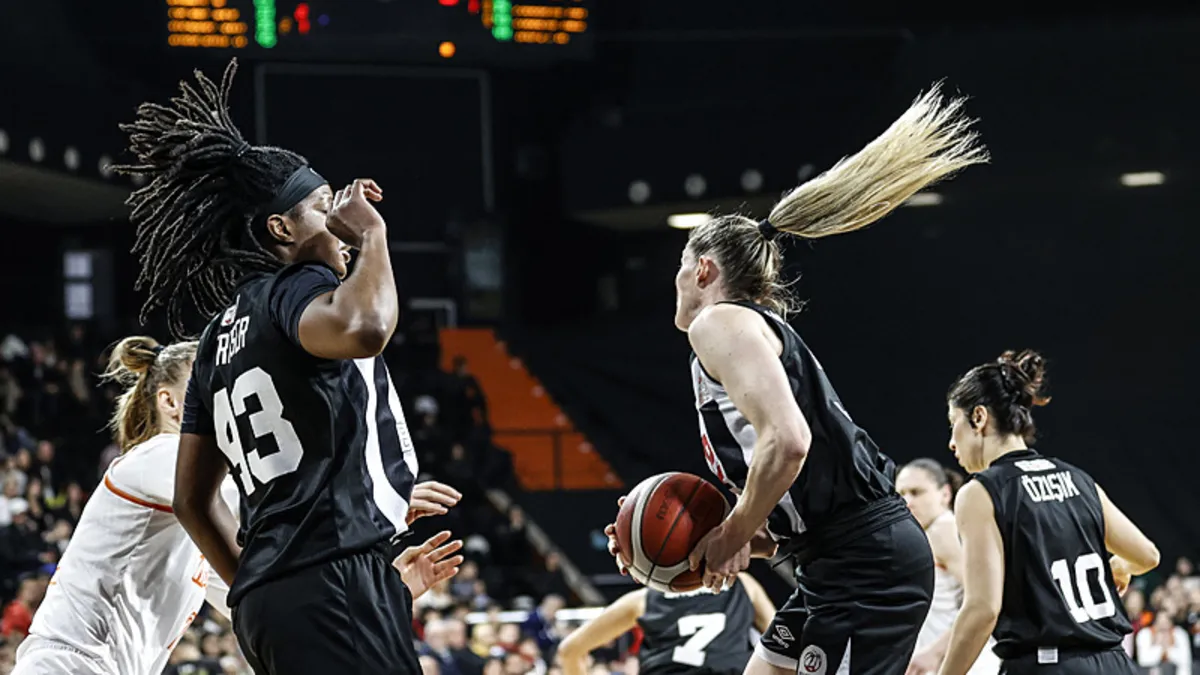 Halkbank Kadınlar Basketbol Süper Ligi'nde derbi heyecanı Halkbank Kadınlar Basketbol Süper Ligi'nde derbi heyecanı