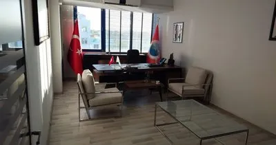 Koltuk gidince makam odasına aldığı eşyaları da götürdü #izmir