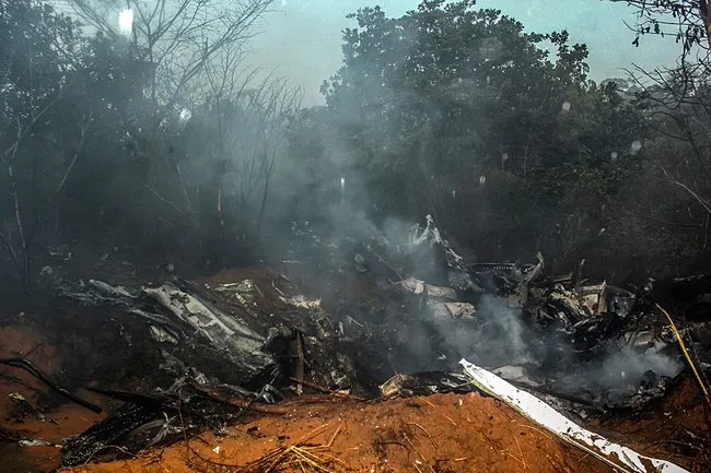 Kenya’da uçak düştü: 11 kişi hayatını kaybetti