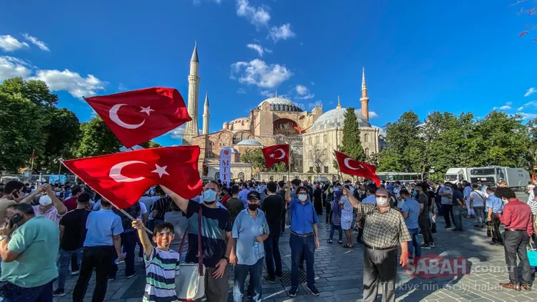 Εικόνες της τελευταίας στιγμής και όλες οι εξελίξεις από την Αγία Σοφία που προετοιμάστηκαν για την προσευχή της Παρασκευής