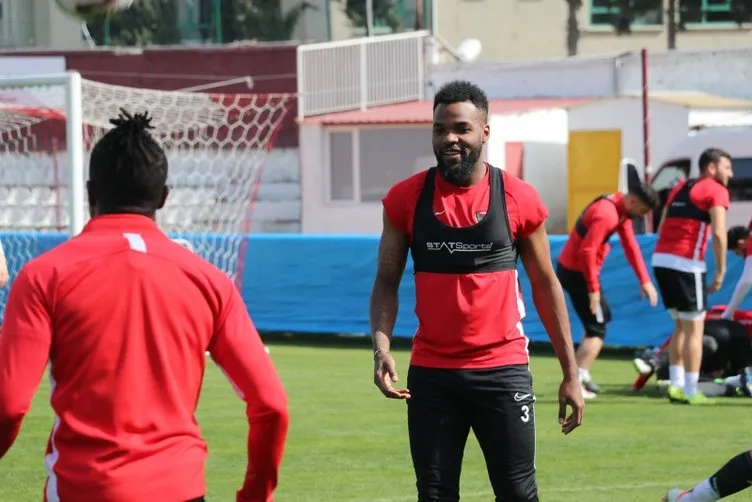 Son dakika: Hatayspor, Fenerbahçe'nin Aaron Boupendza teklifini açıkladı