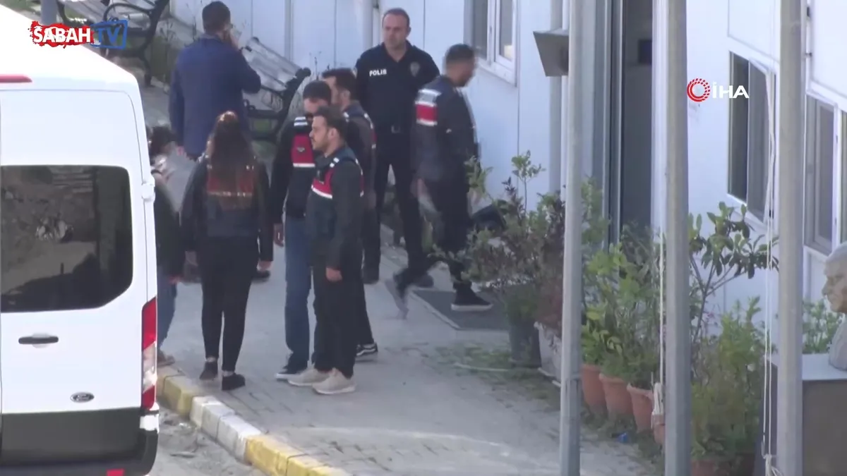 Ünlüler, Adli Tıp Kurumu’nda saç ve kan örneği verdi | Video videosunu izle Ünlüler, Adli Tıp Kurumu’nda saç ve kan örneği verdi | Video videosunu izle