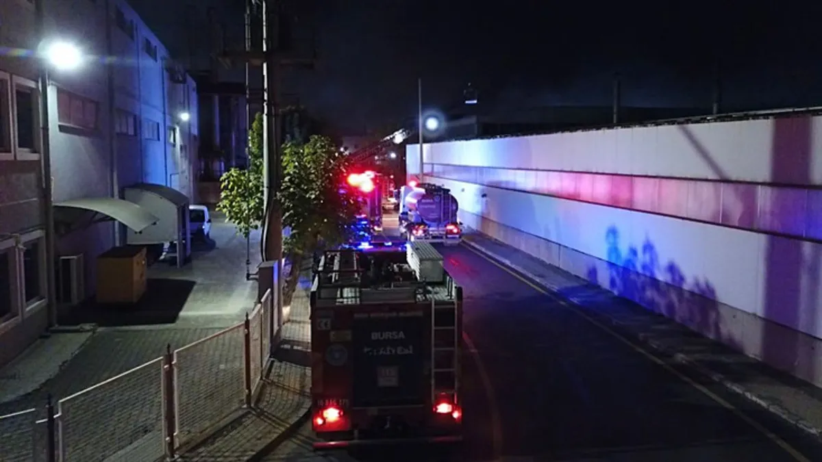 Bursa’da tekstil fabrikasında yangın paniği Bursa’da tekstil fabrikasında yangın paniği