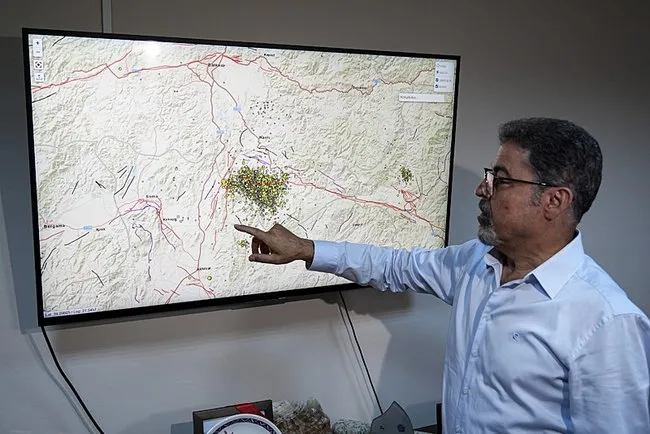 Uzman Hasan Sözbilir Balıkesir-Sındırgı depremine ilişkin konuştu: Tekrardan deprem olabilir çünkü...