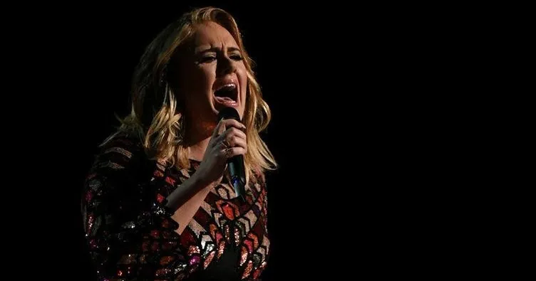 Adele’den üzücü haber! Ses telleri zarar gördü